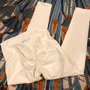 Echo apparel white scrunch butt leggings